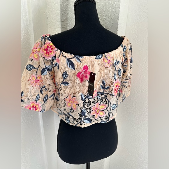 Off the Shoulder Crop Top - Picture 2 of 4